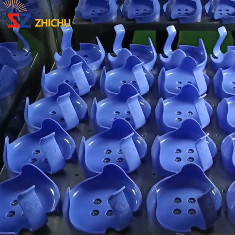 Como faço para colocar o balão em um suporte de plástico
